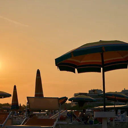 Comfortable Flat Near The Sea For Six Guests Bibione