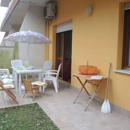 Comfortable Flat Near The Sea With Garden 아파트