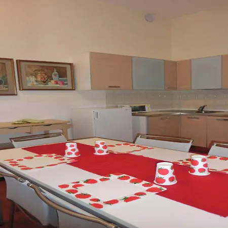 Comfortable Flat Near The Sea For Six Guests