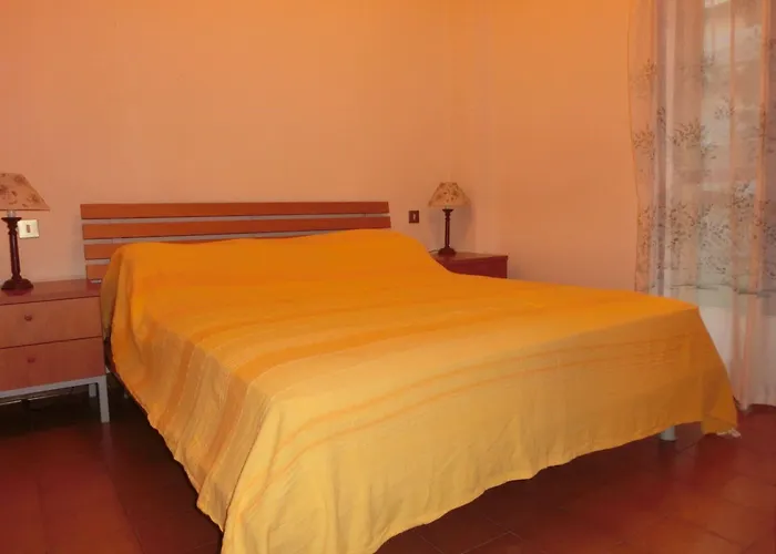 Comfortable Flat Near The Sea With Garden 아파트 *