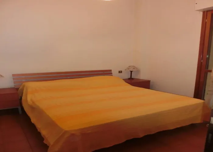 Comfortable Flat Near The Sea With Garden 아파트 비비오네